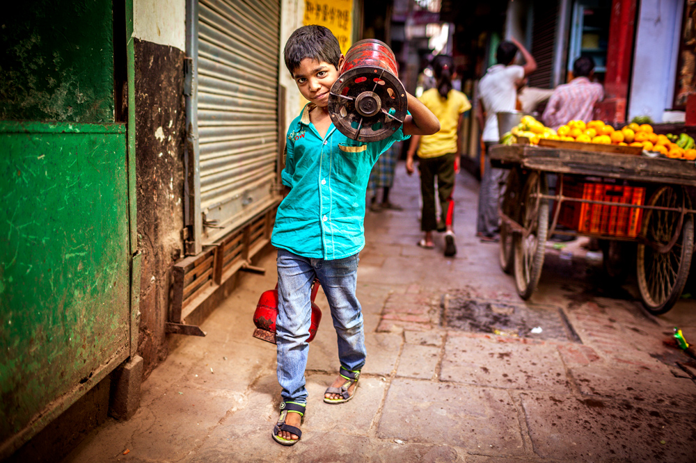 Canon 5D Mark II,cyfrowo,Indie,portret uliczny,trochę koloru,Varanasi,w drodze