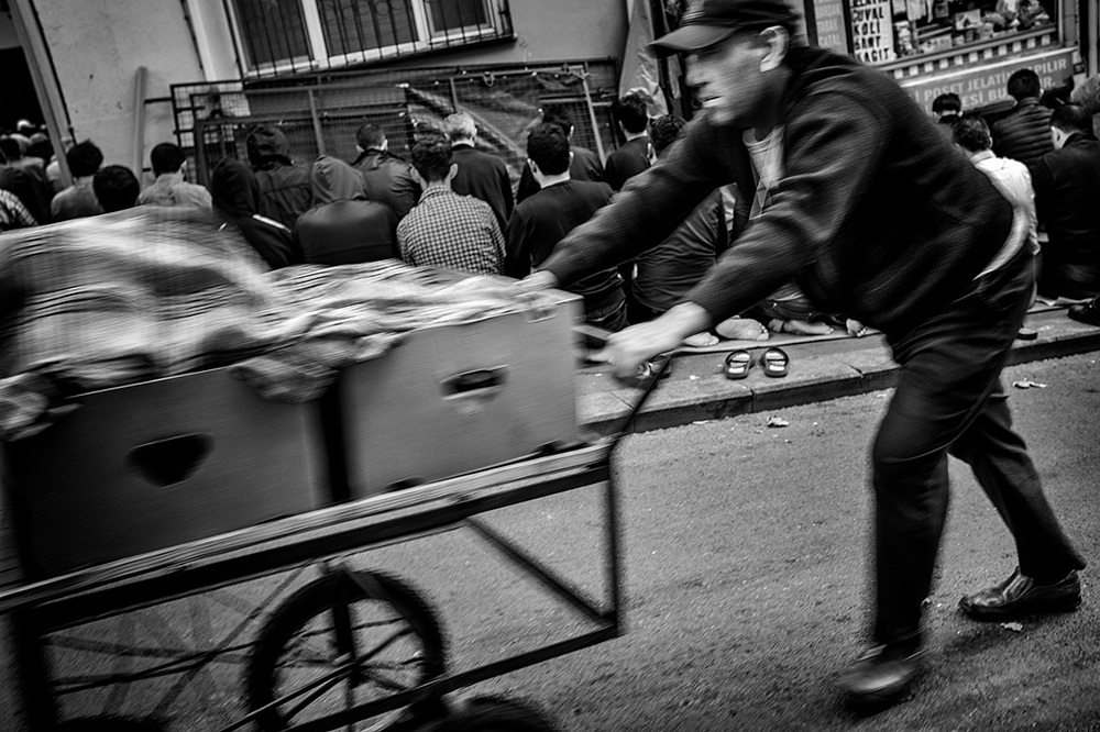 cyfrowo,czarno - białe,Fujifilm x100f,Istanbul,street,streetphoto,Turcja