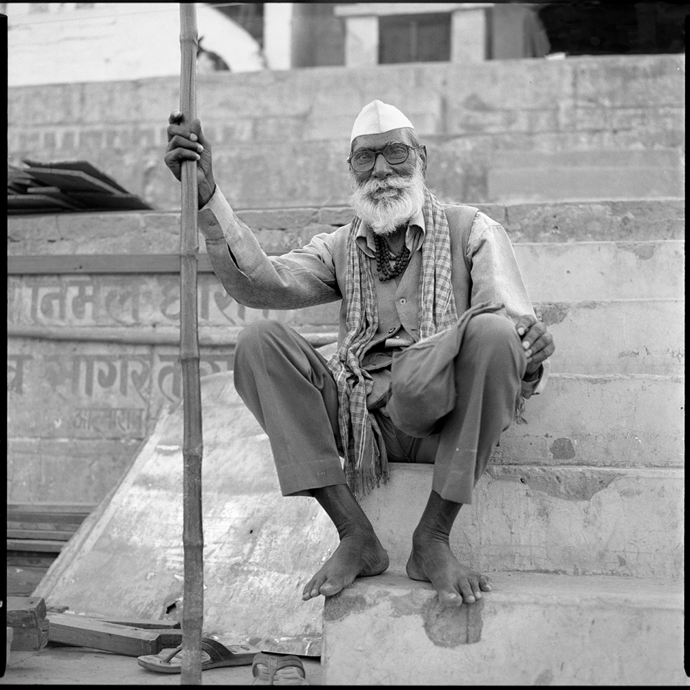 Bronica SQ-A,czarno - białe,Ganges,ghaty,hp5,Indie,na błonce,portret uliczny,Varanasi