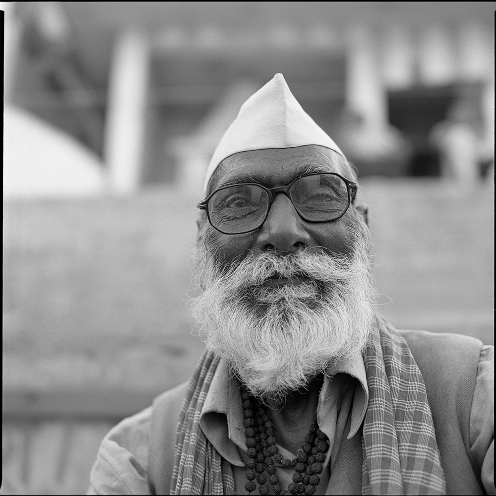 Bronica SQ-A,czarno - białe,Ganges,ghaty,hp5,Indie,na błonce,portret uliczny,Varanasi