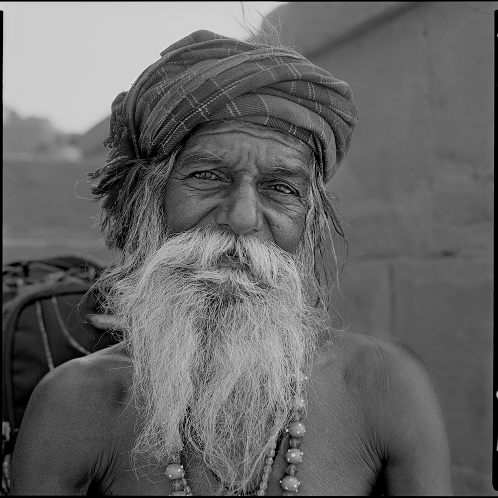 Bronica SQ-A,czarno - białe,Ganges,ghaty,hp5,Indie,na błonce,portret uliczny,Sadhu,Varanasi