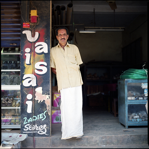 Alappuzha,galeria,Indie,Kerala,na błonce,portret uliczny,sprzedawcy,trochę koloru,wyprawa